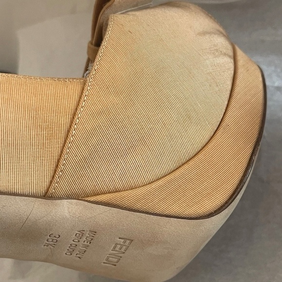 NEW W/ Imperfections FENDI  Bow Peep Toe Platform Heels Pumps 38.5 MSRP $495 - Picture 5 of 12